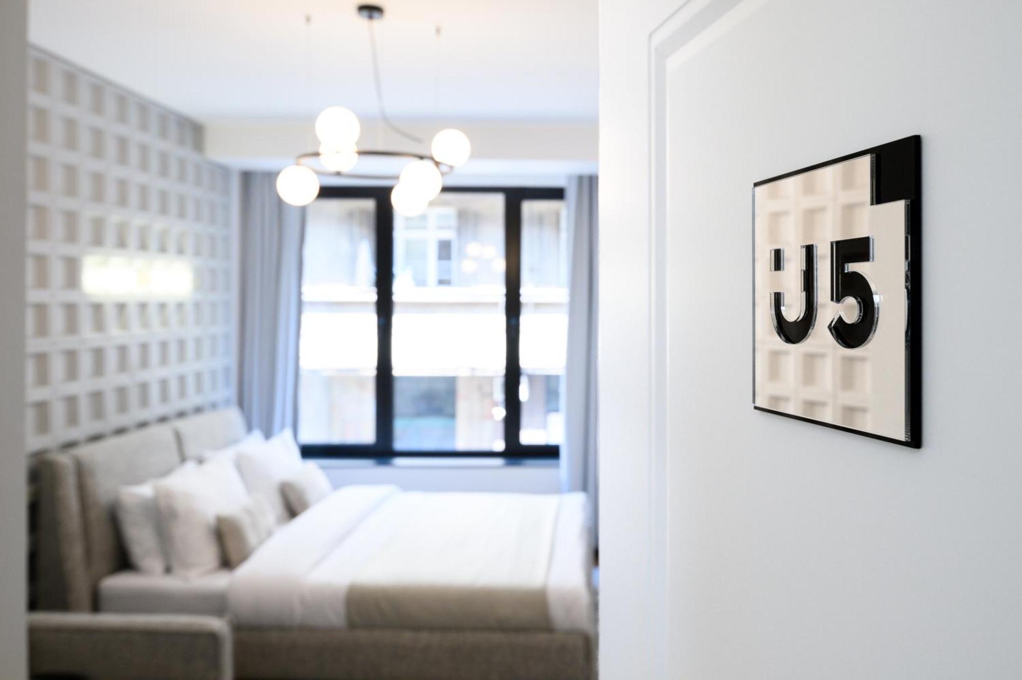 Urban Downtown Luxury Rooms And Suites Belgrade Exterior photo