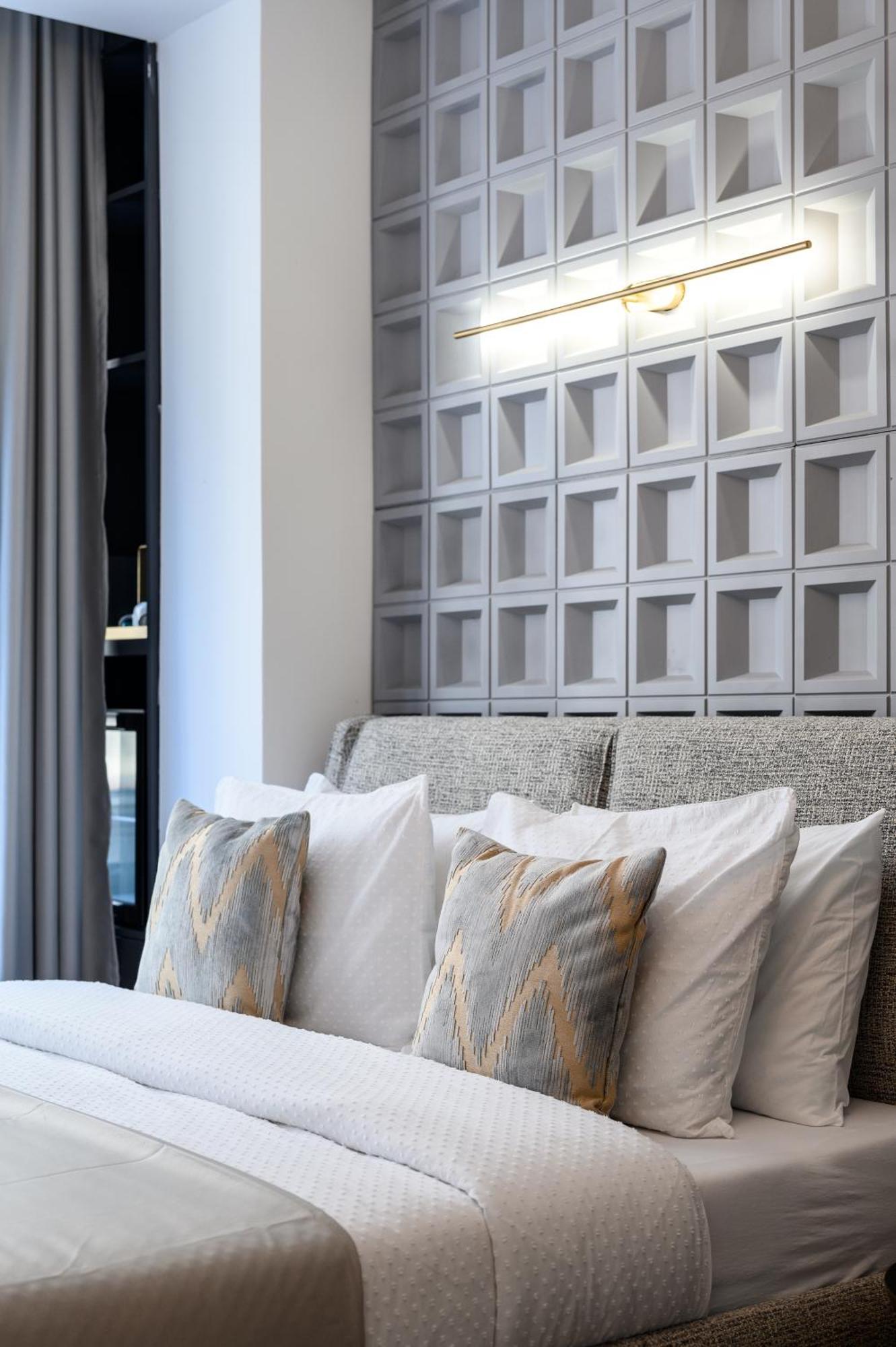 Urban Downtown Luxury Rooms And Suites Belgrade Room photo