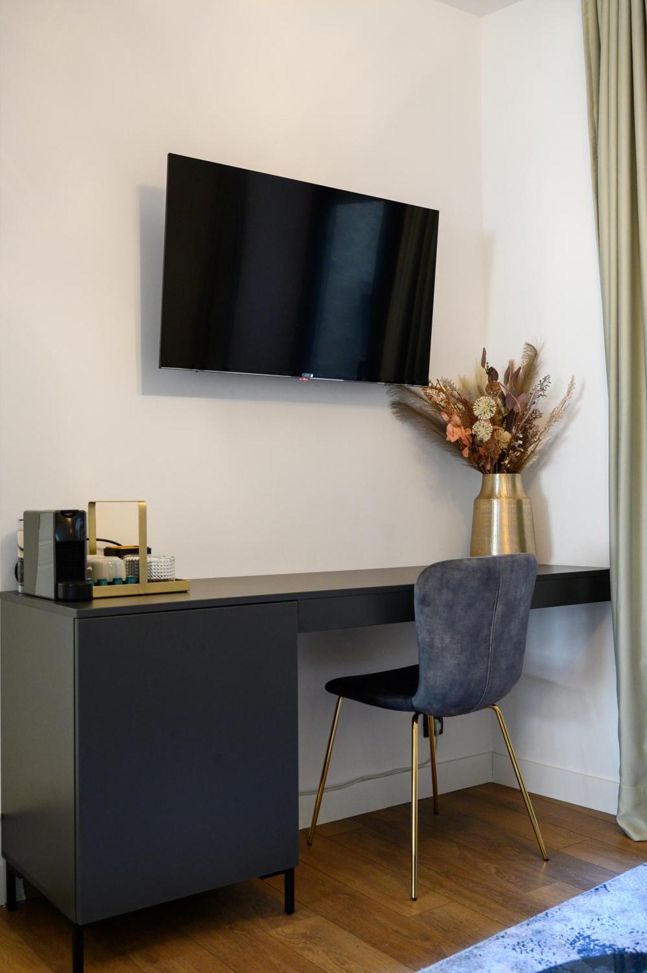 Urban Downtown Luxury Rooms And Suites Belgrade Exterior photo