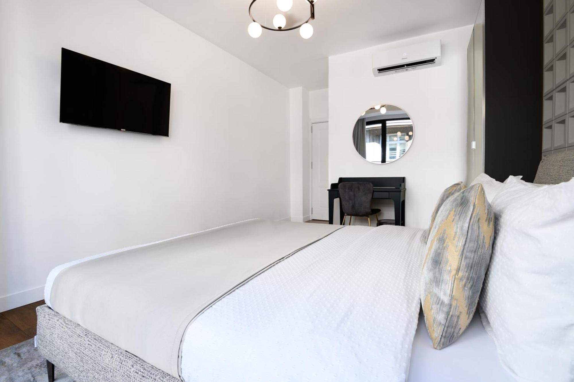 Urban Downtown Luxury Rooms And Suites Belgrade Room photo