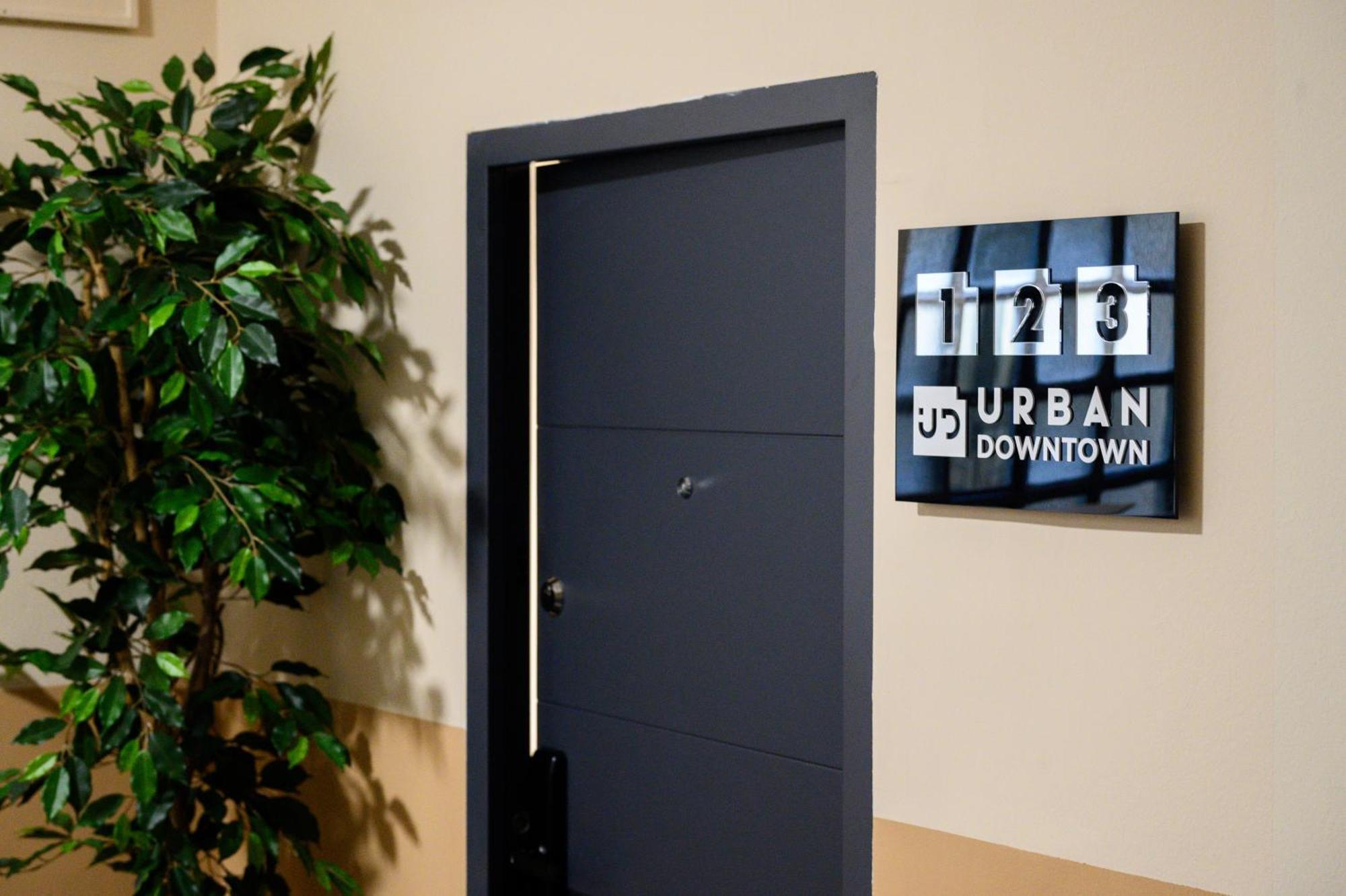 Urban Downtown Luxury Rooms And Suites Belgrade Room photo