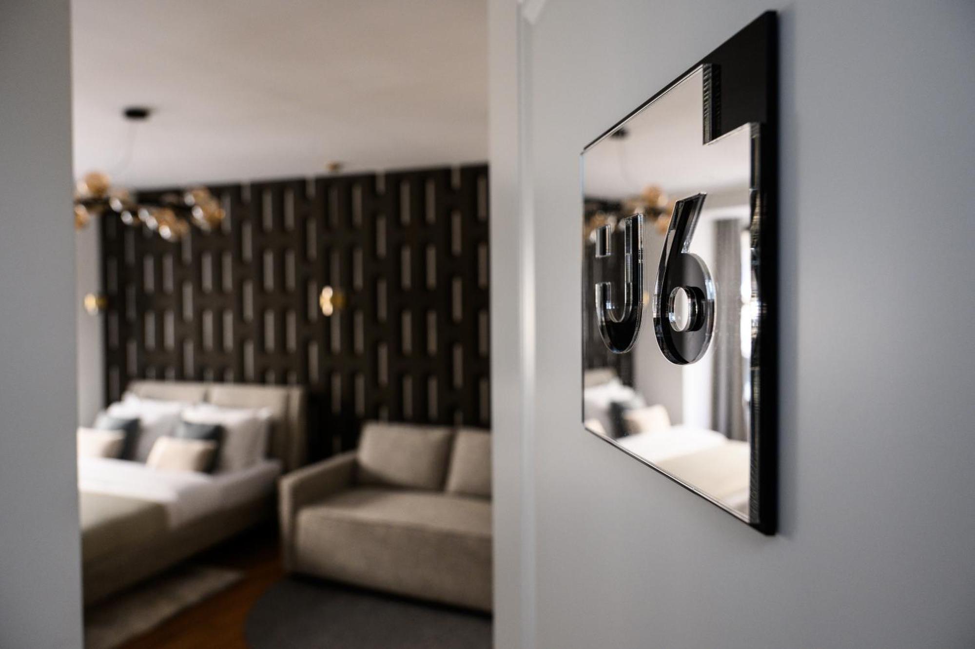 Urban Downtown Luxury Rooms And Suites Belgrade Room photo